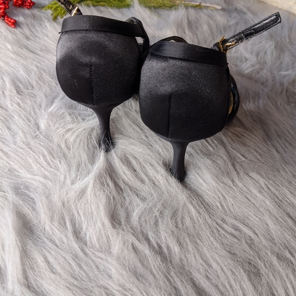 Sandals / Heels - Picture 3 of 8